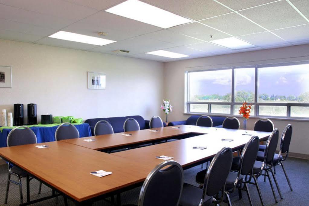 Residence & Conference Centre - King City エクステリア 写真